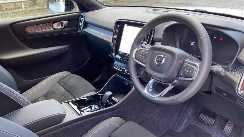 Volvo XC40 2.0 B3P Plus Dark 5dr Auto Petrol Estate